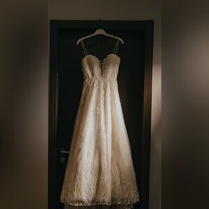 Elegant Cream/ivory wedding dress leaf design